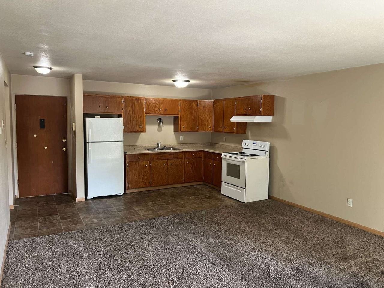 1411 20th St S - Photo 2 of 4