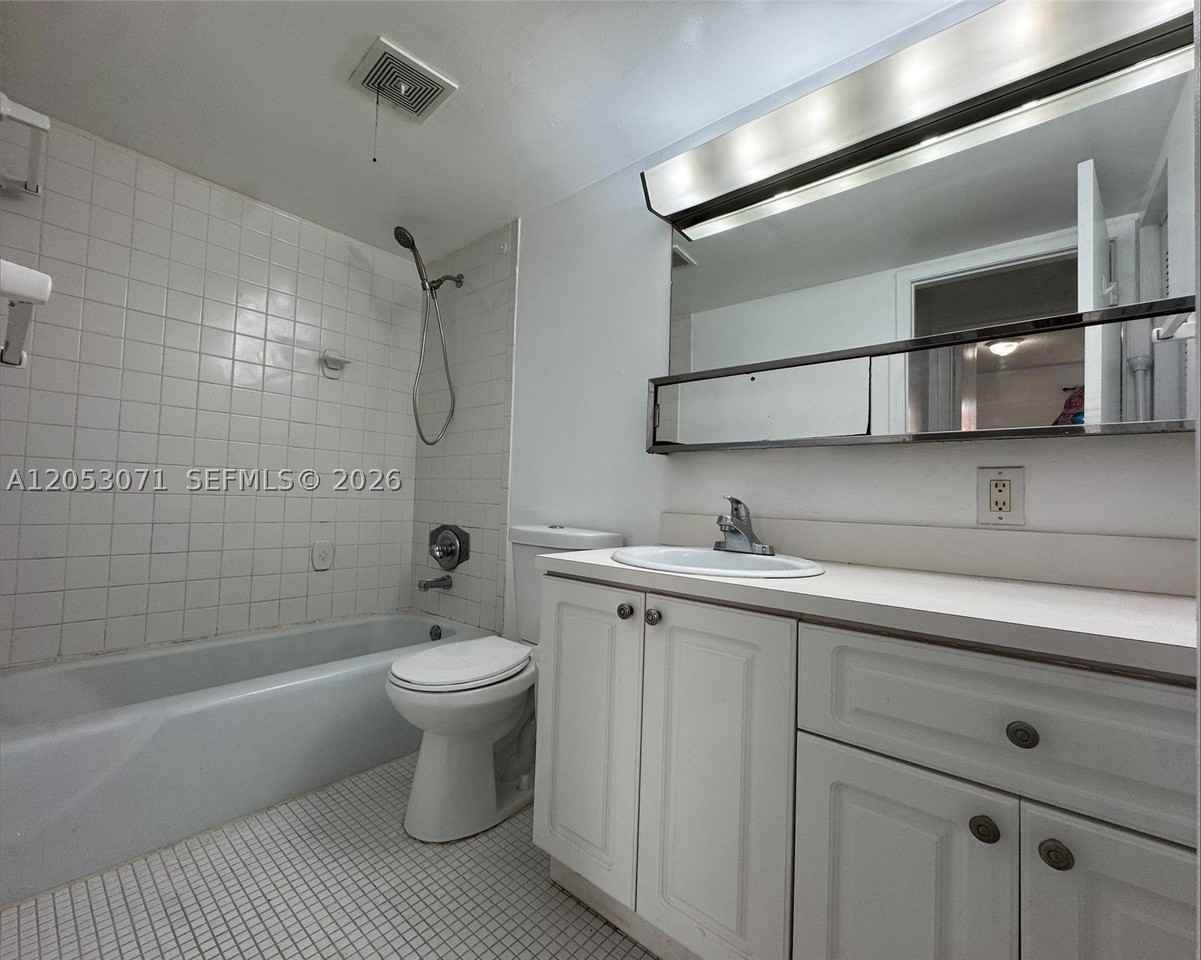 7208 Fairway Dr #I14 - Photo 7 of 10