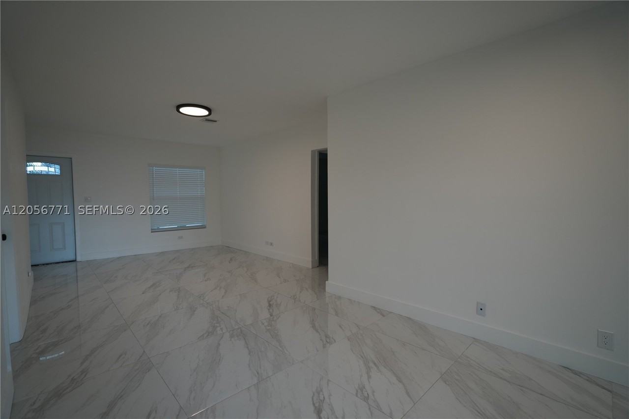 6212 Coral Way - Photo 5 of 25