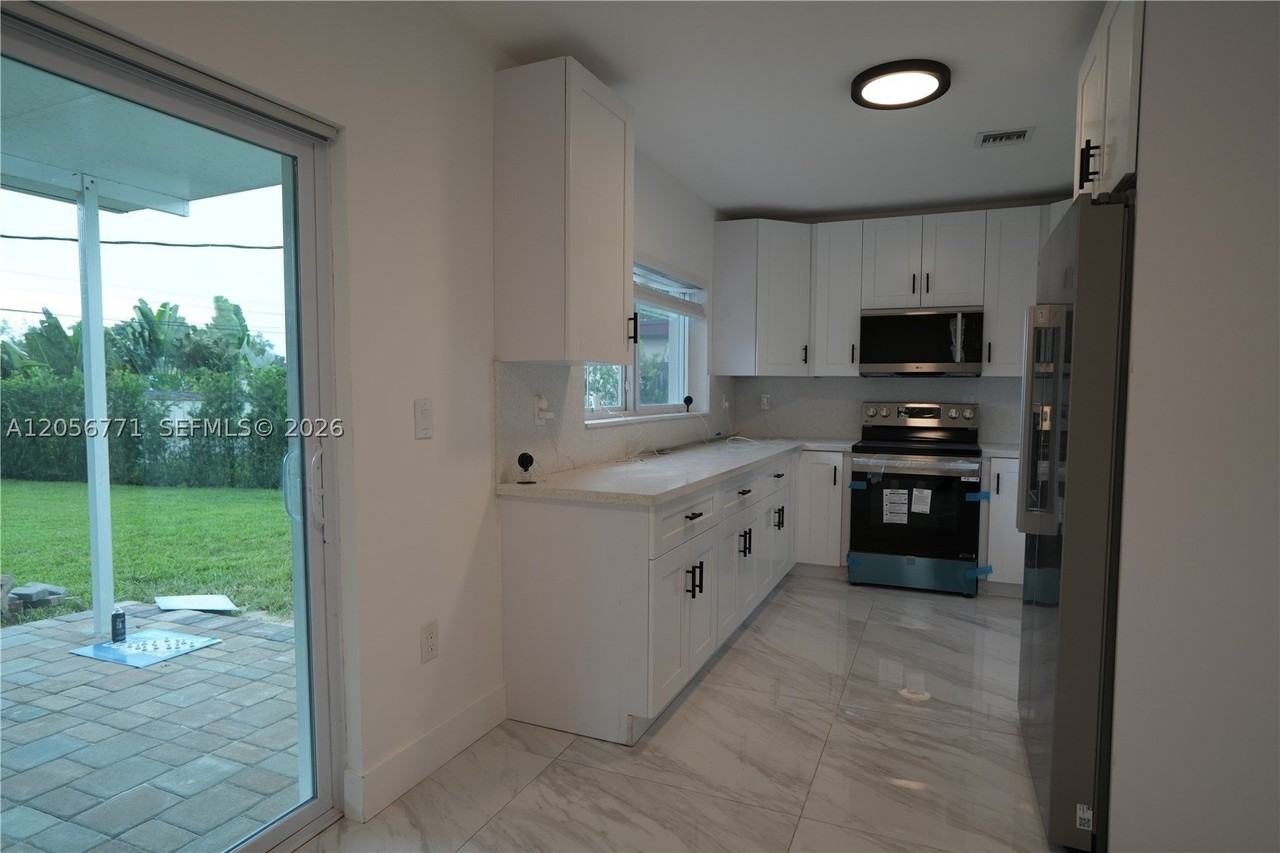 6212 Coral Way - Photo 6 of 25
