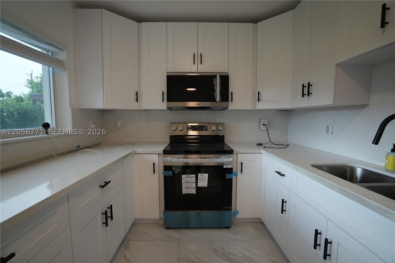 6212 Coral Way - Photo 7 of 25