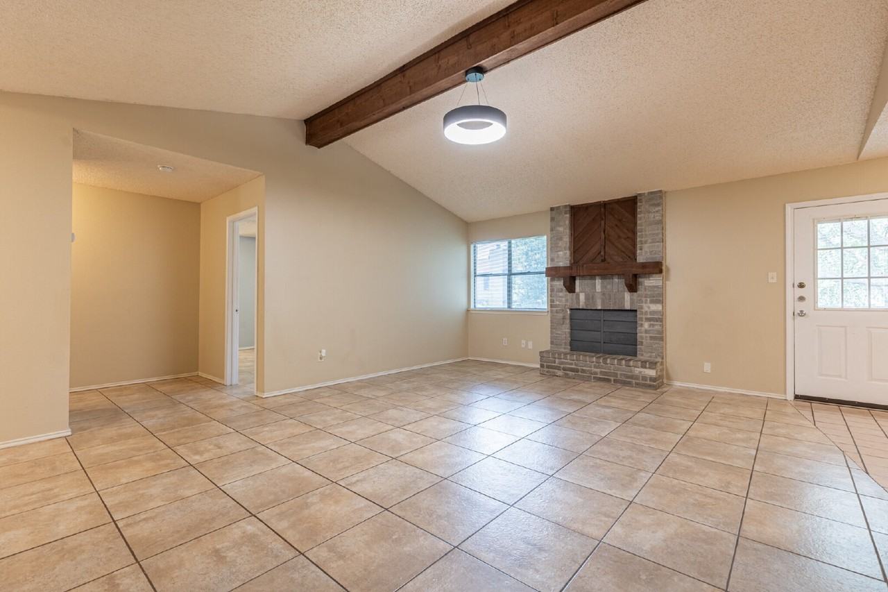 5647 Timberhurst - Photo 4 of 29