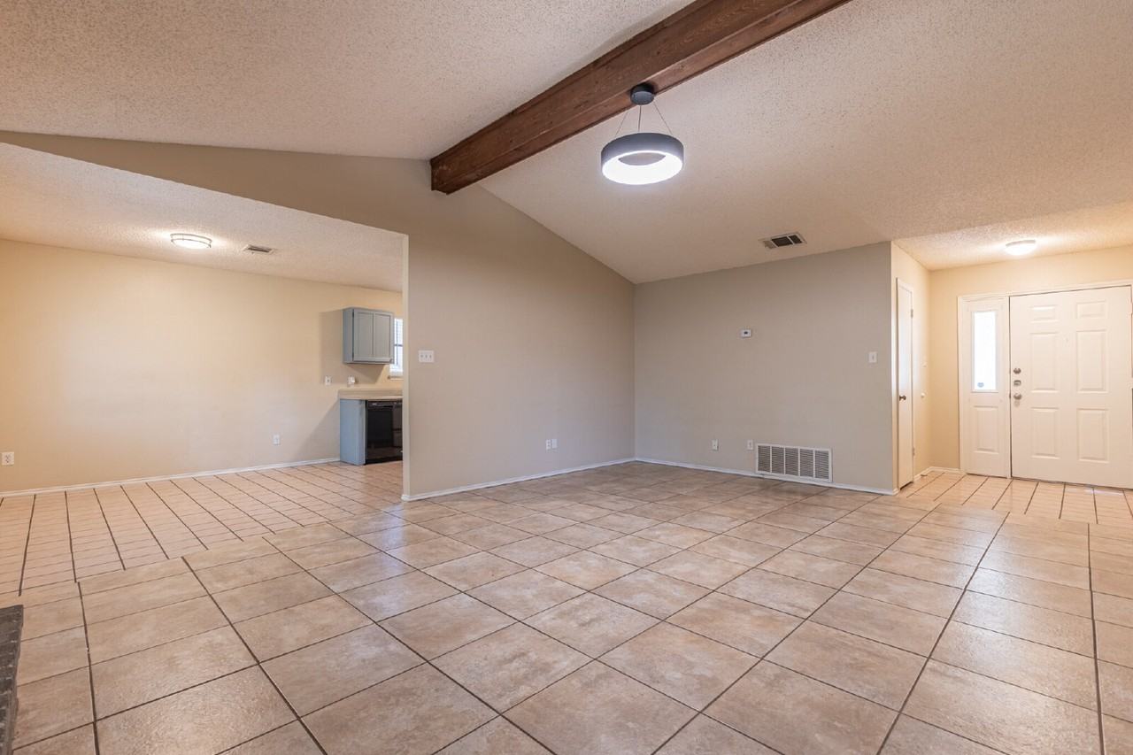 5647 Timberhurst - Photo 6 of 29