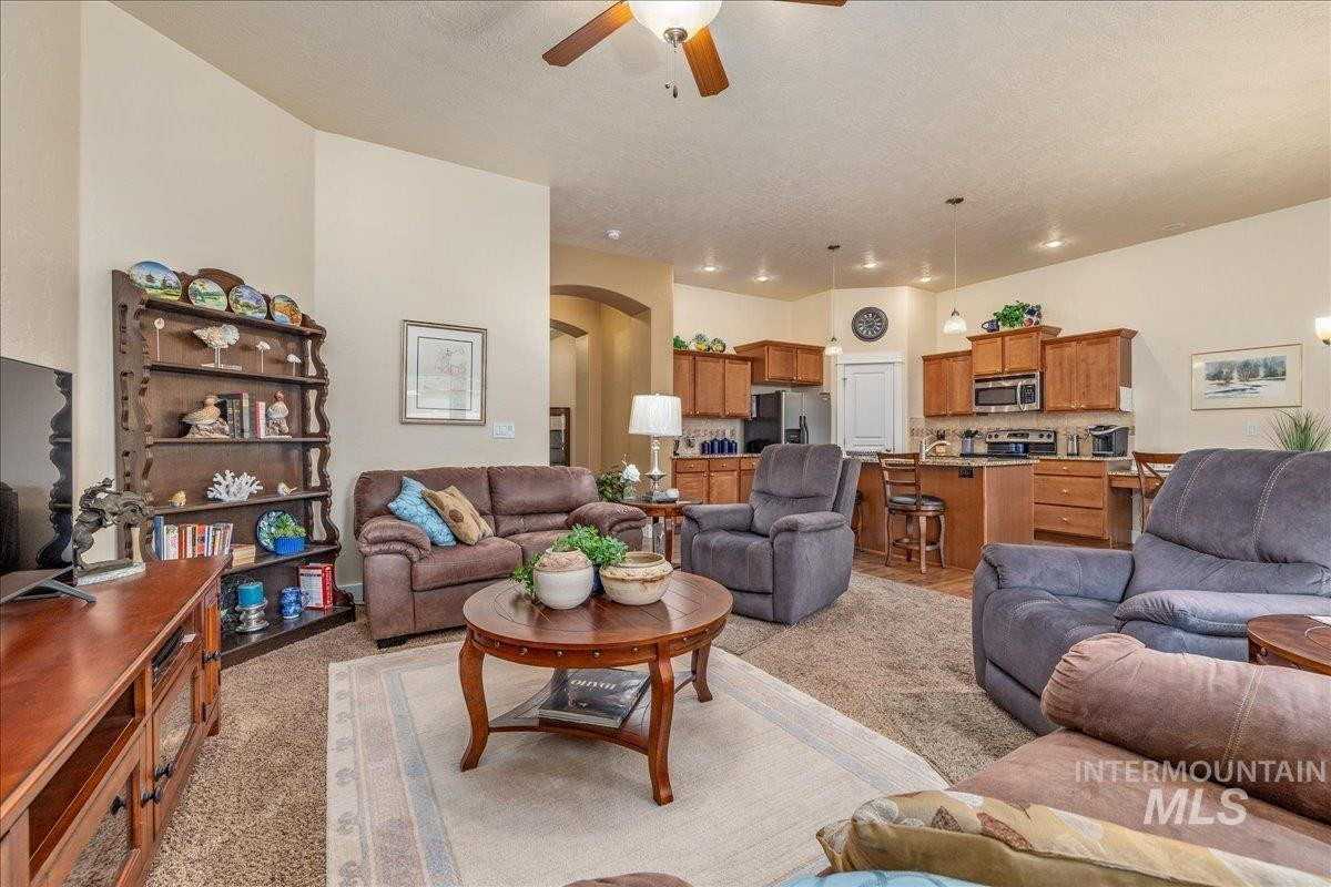 10289 W Dover Heights Ct - Photo 3 of 39