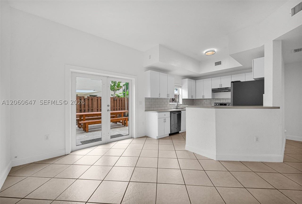 8885 Sw 221st Ter - Photo 6 of 50