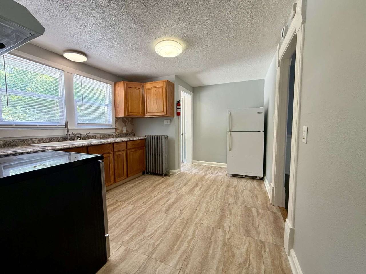 5036 S 92nd St #3 - Photo 4 of 21