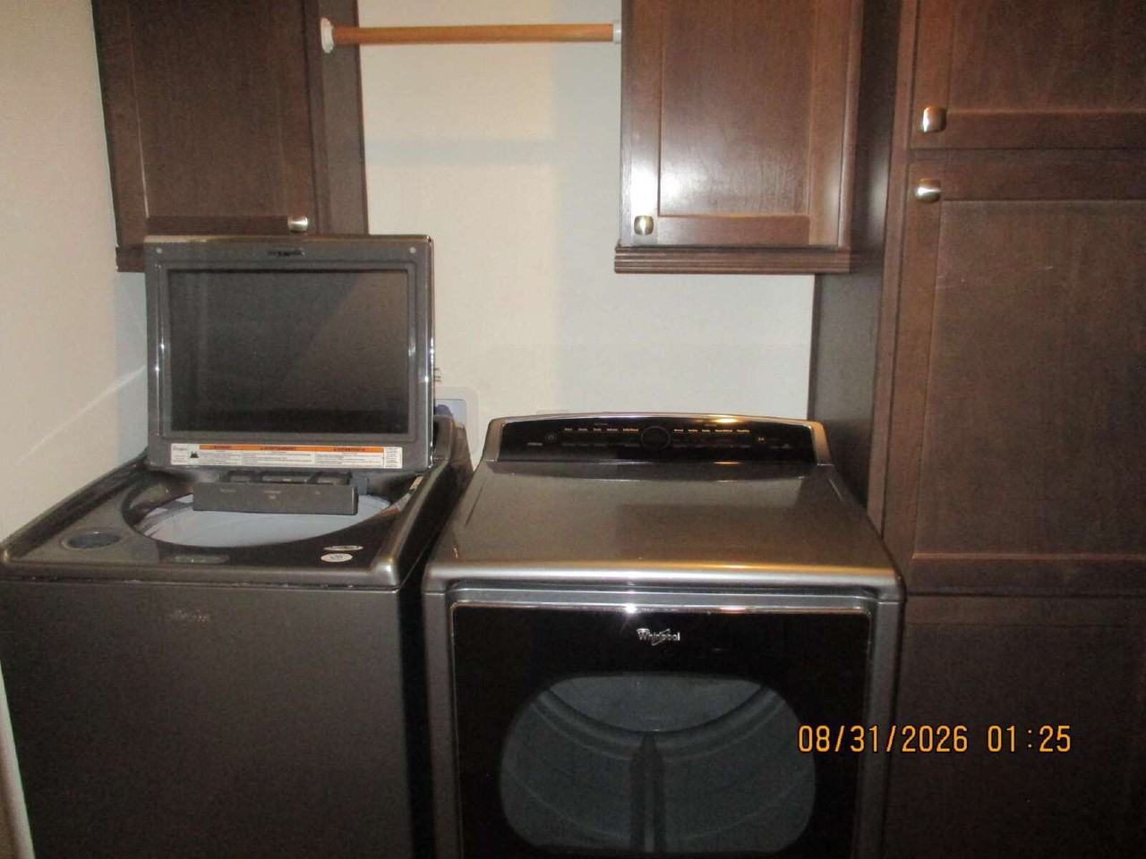 1415 Flores Dr - Photo 3 of 14