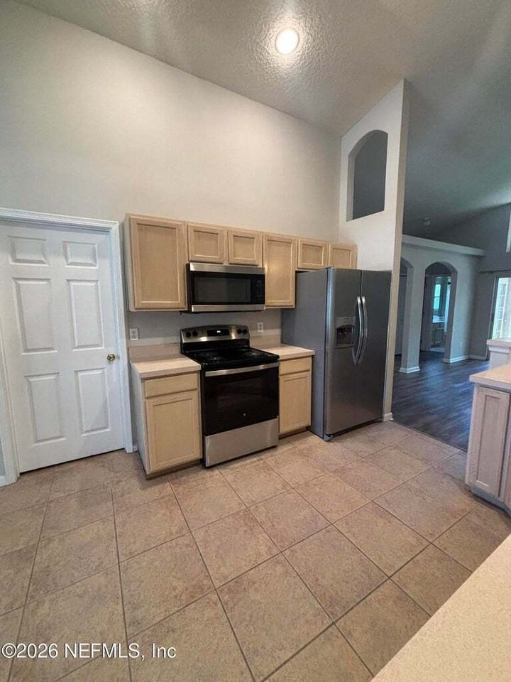 13758 Sea Hawk St - Photo 4 of 33