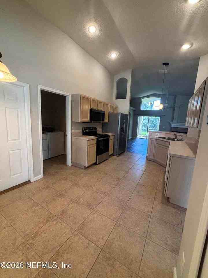 13758 Sea Hawk St - Photo 5 of 33