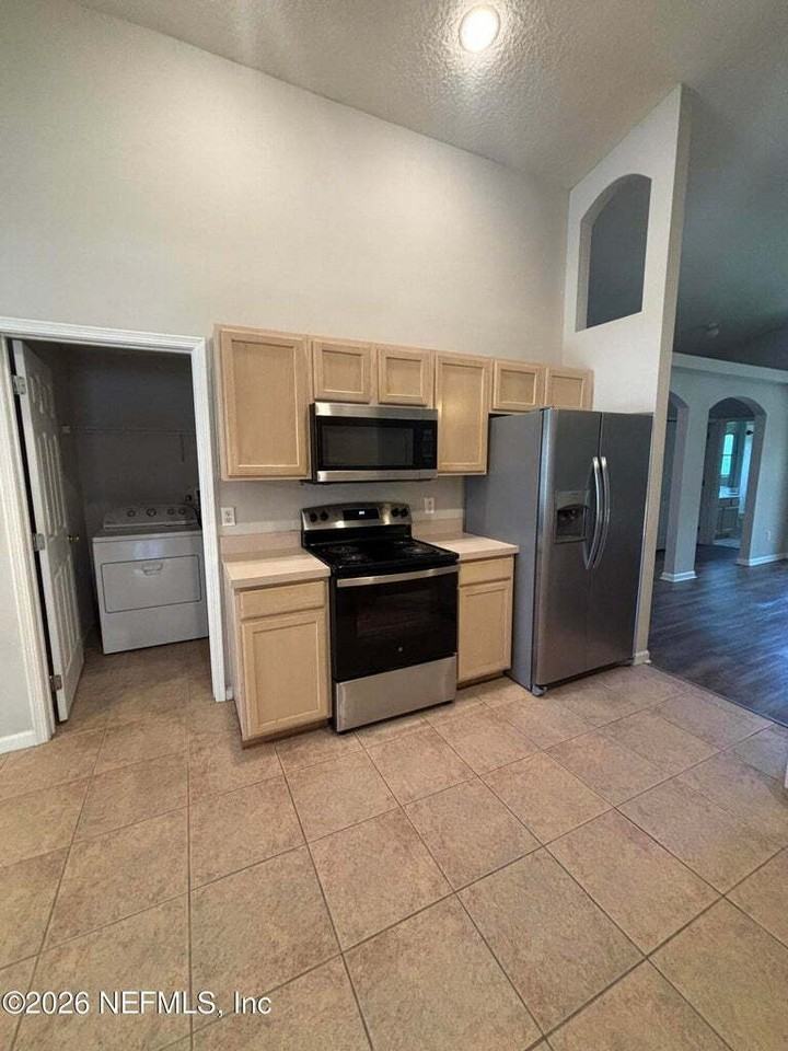13758 Sea Hawk St - Photo 7 of 33