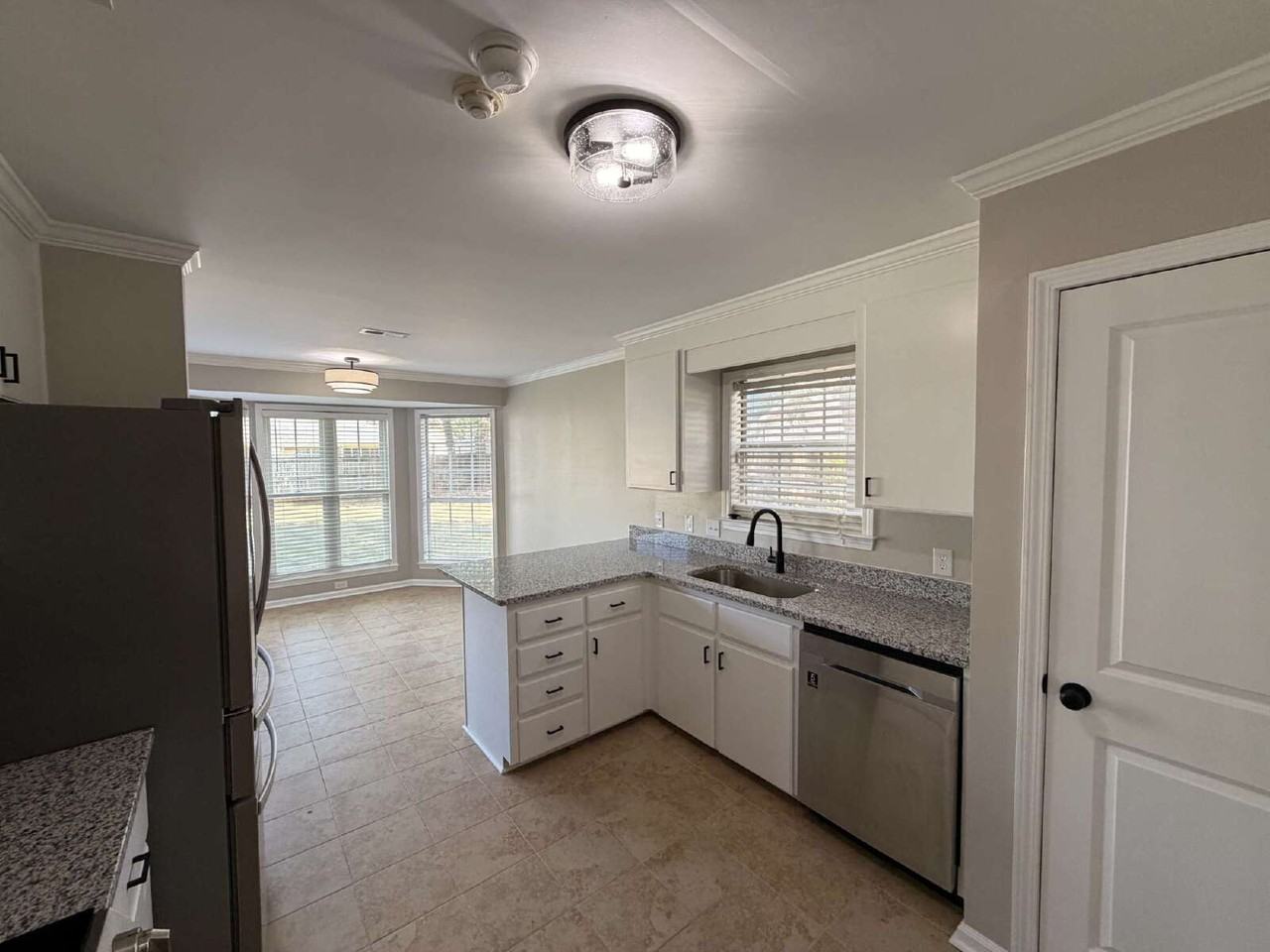 201 Belton Dr - Photo 6 of 23