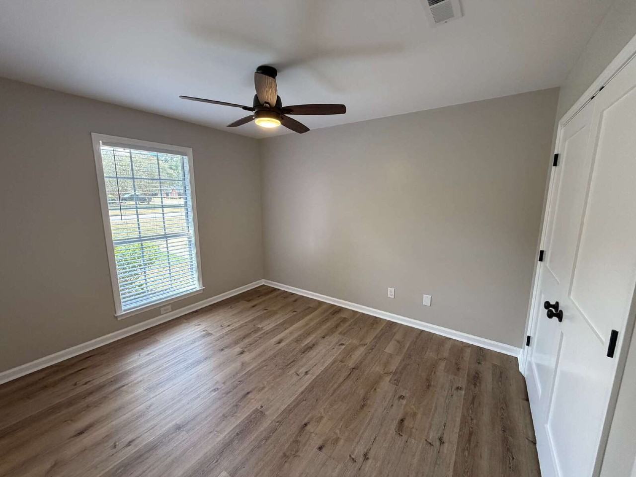 201 Belton Dr - Photo 7 of 23