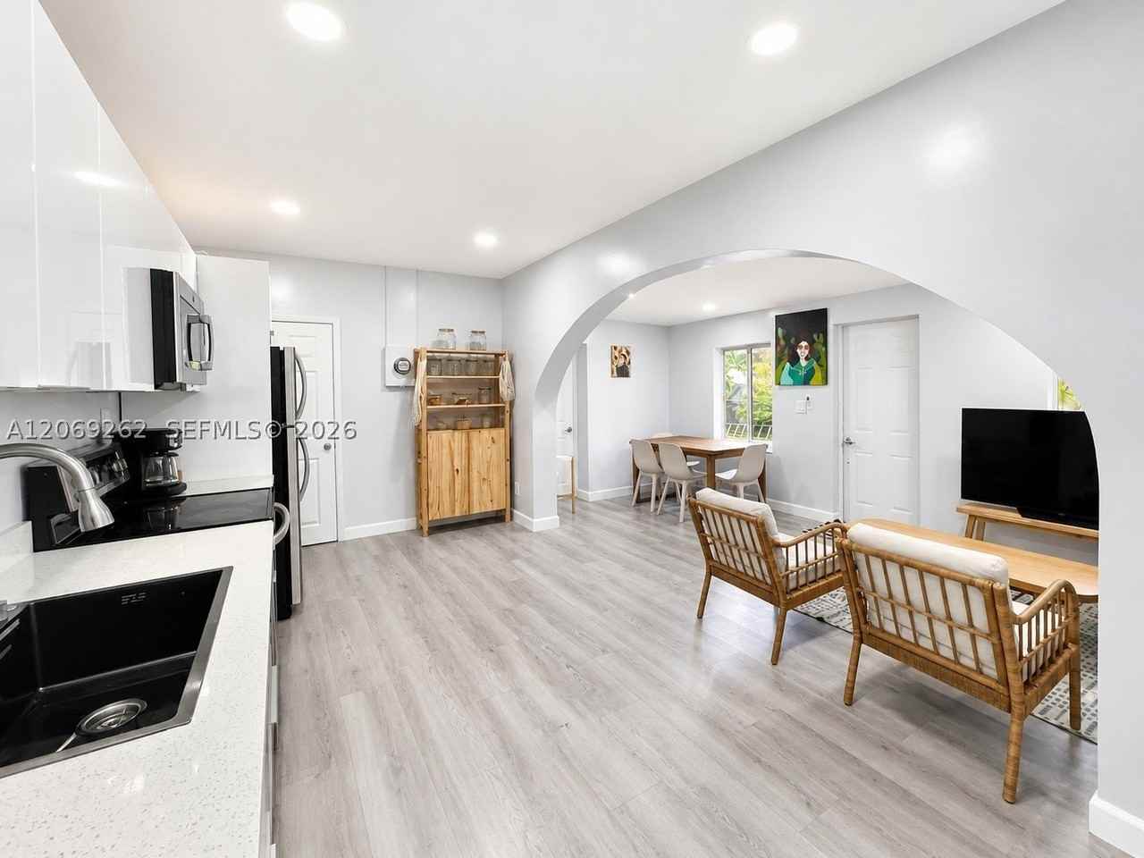 3171 Sw 26th St #3 - Photo 4 of 24