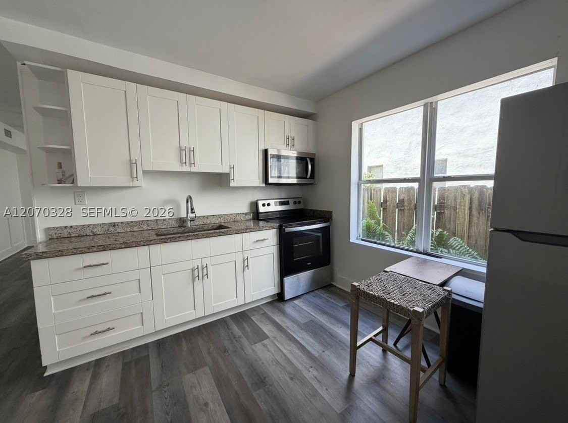 524 Nw 35th St #1 - Photo 3 of 9