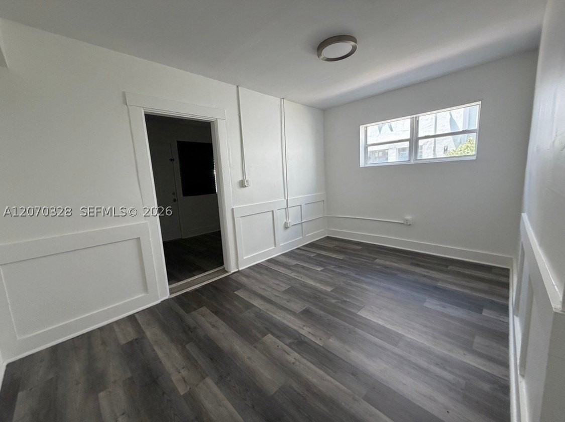 524 Nw 35th St #1 - Photo 4 of 9