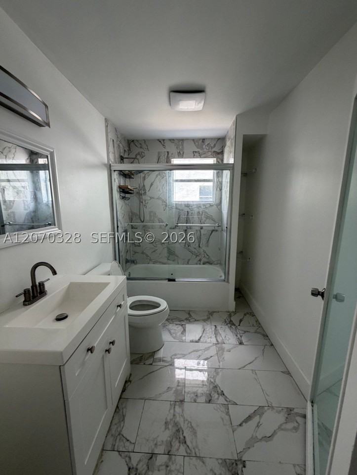 524 Nw 35th St #1 - Photo 6 of 9