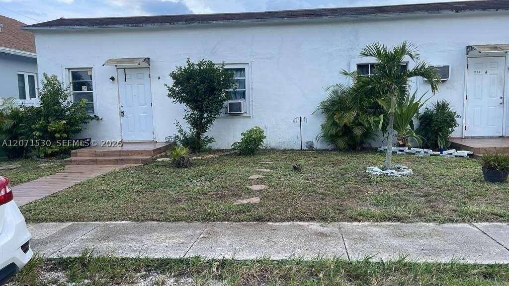 213 Sw 11th St #A - Photo 2 of 11
