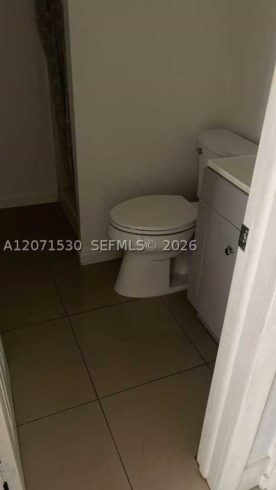 213 Sw 11th St #A - Photo 7 of 11