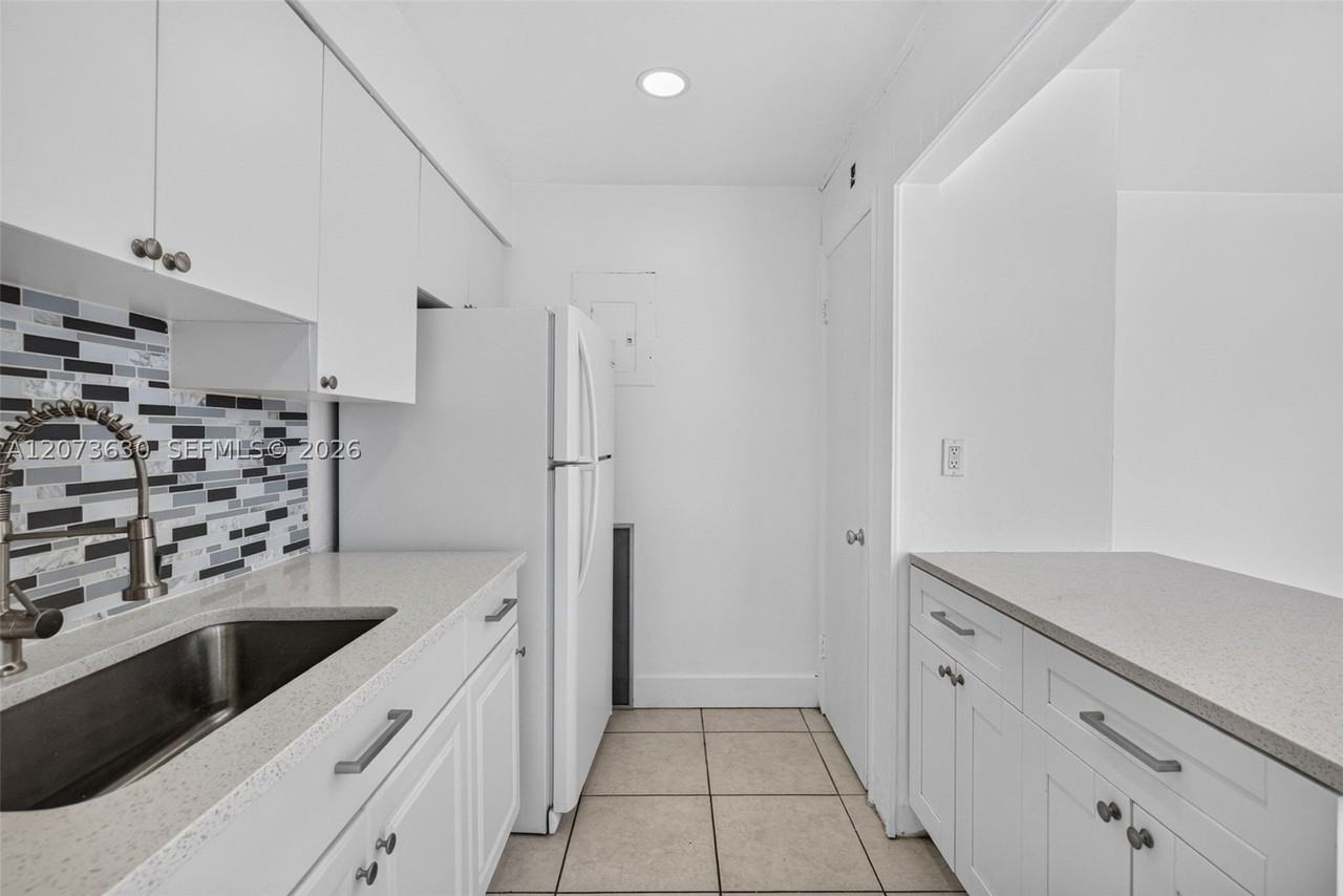 2115 N 17th Ct #3 - Photo 2 of 19