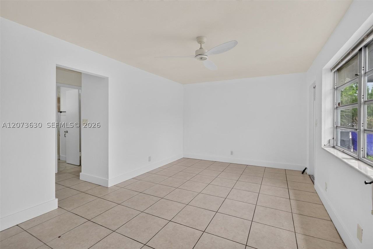 2115 N 17th Ct #3 - Photo 5 of 19