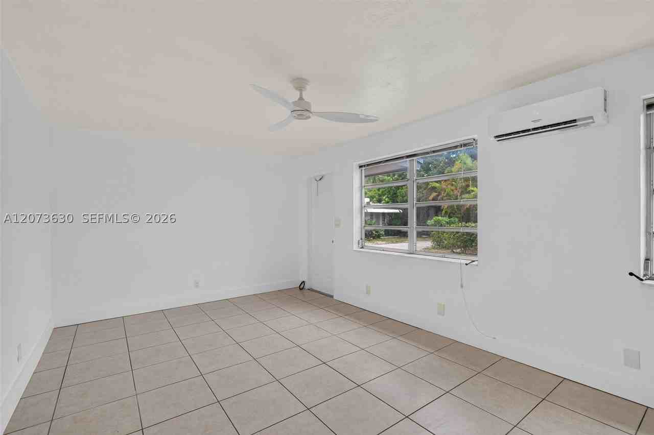 2115 N 17th Ct #3 - Photo 6 of 19