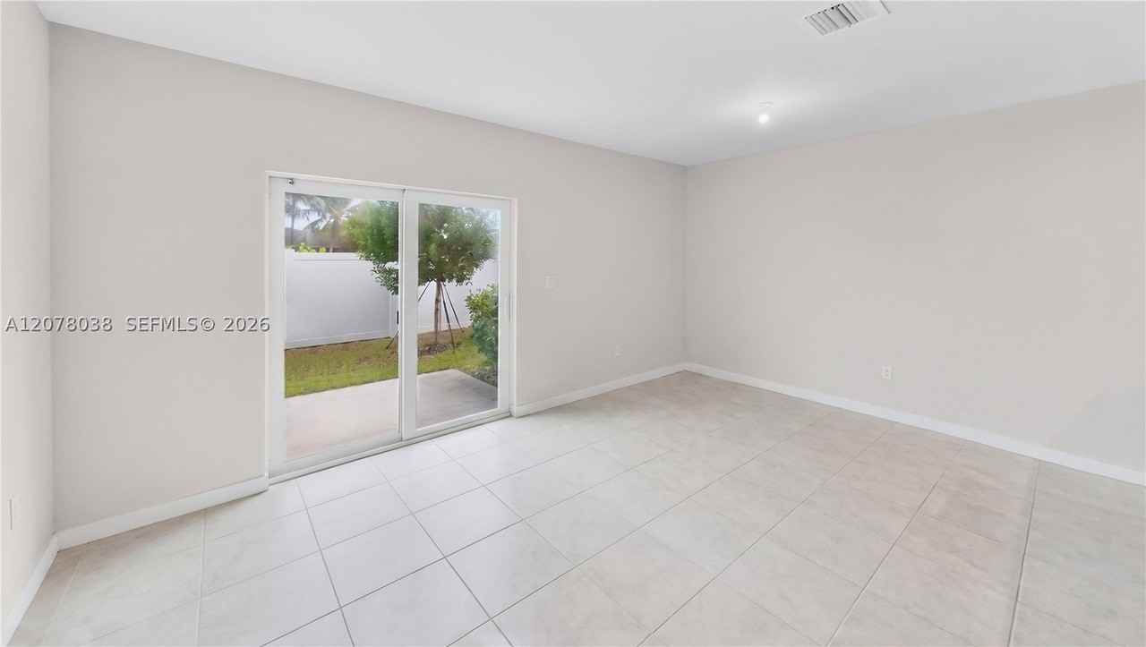 389 Nw 10th Ct - Photo 7 of 46