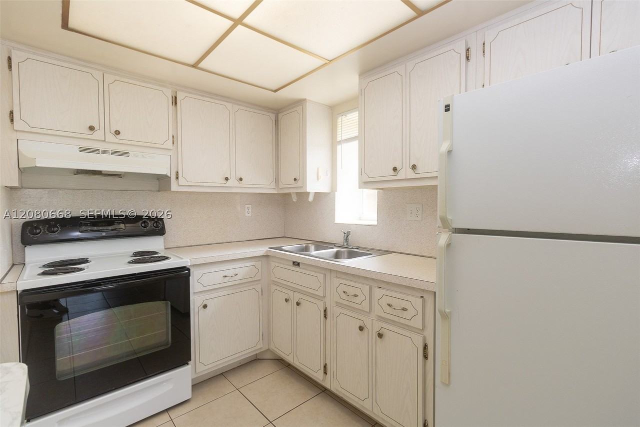 8900 Nw 38th Dr #7 - Photo 2 of 20