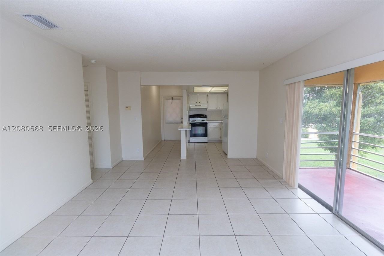 8900 Nw 38th Dr #7 - Photo 4 of 20
