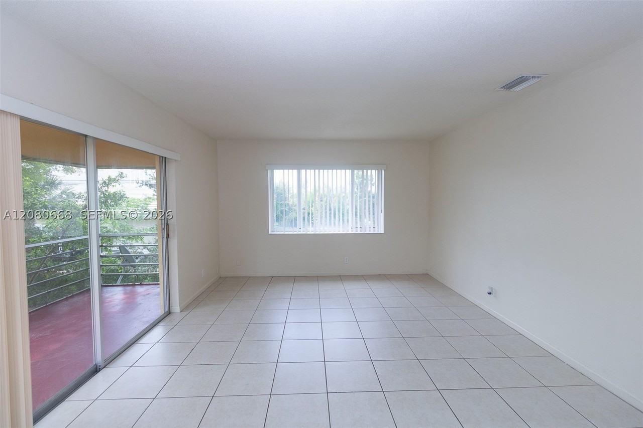 8900 Nw 38th Dr #7 - Photo 6 of 20