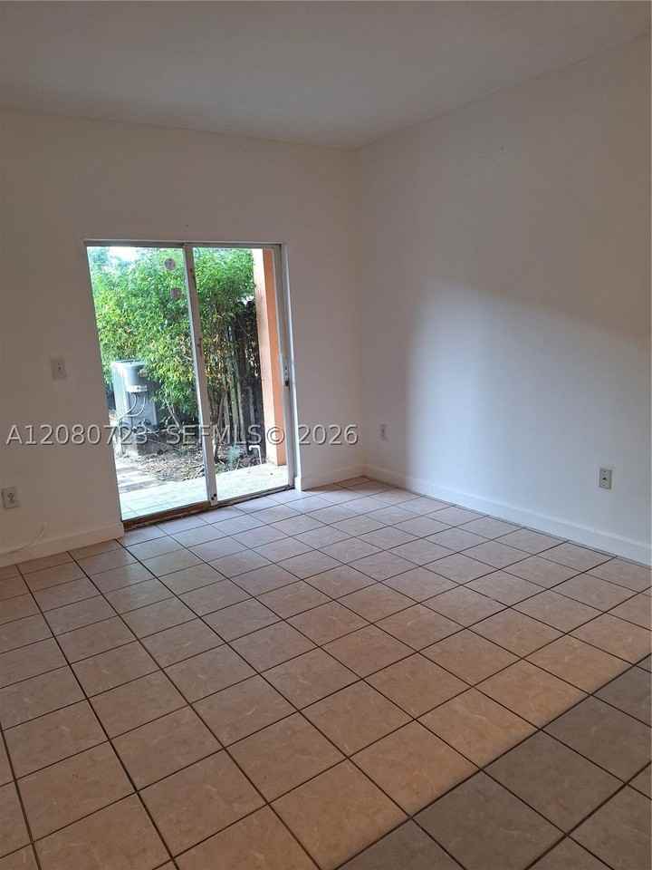 11381 Sw 230th Ter - Photo 4 of 17