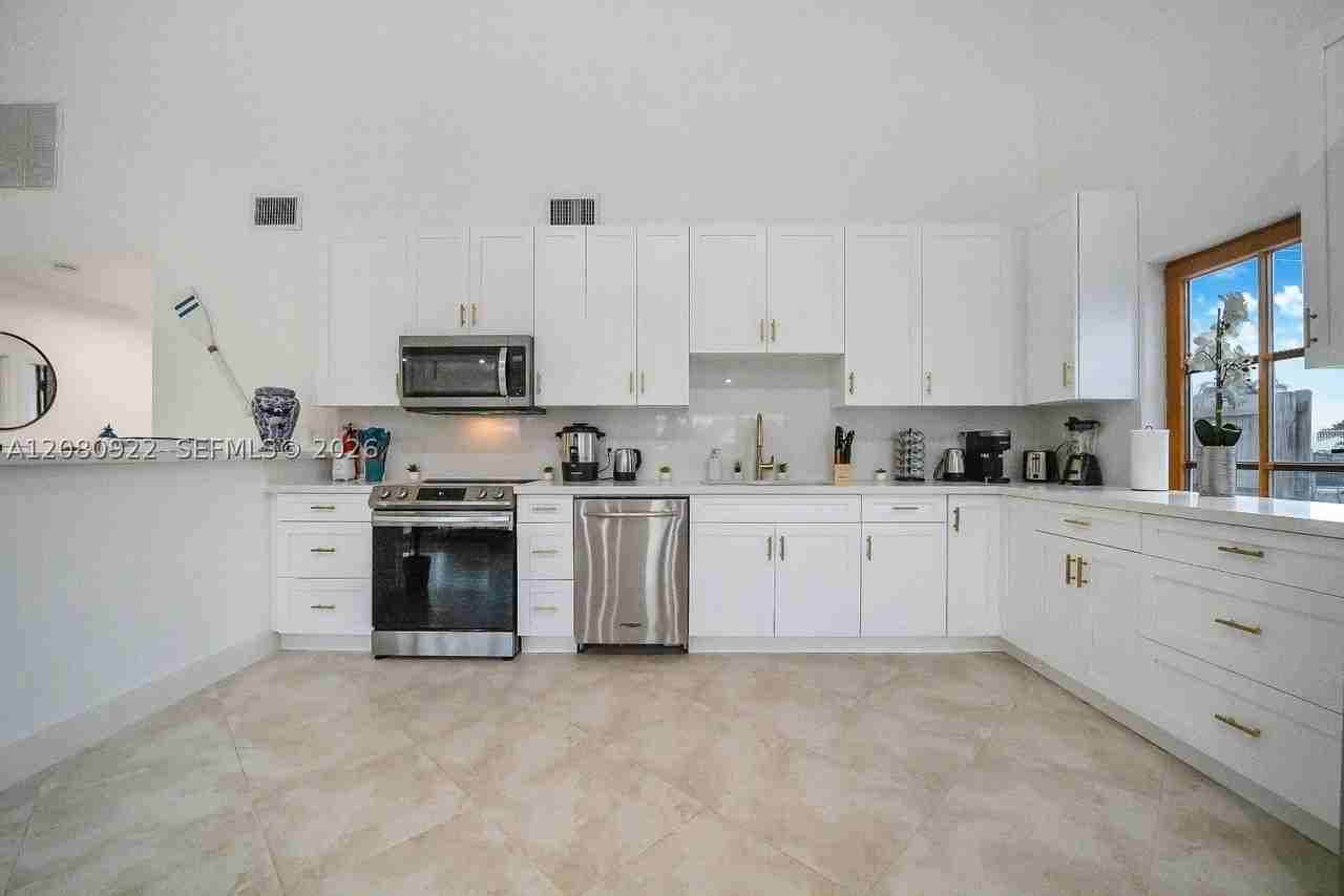 2286 Ne 215th St #2286 - Photo 5 of 34