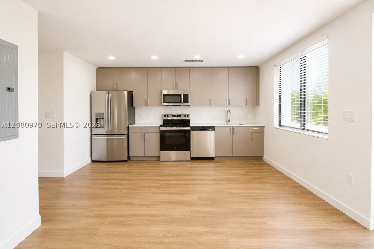 12554 Sw 194th St #B - Photo 4 of 9