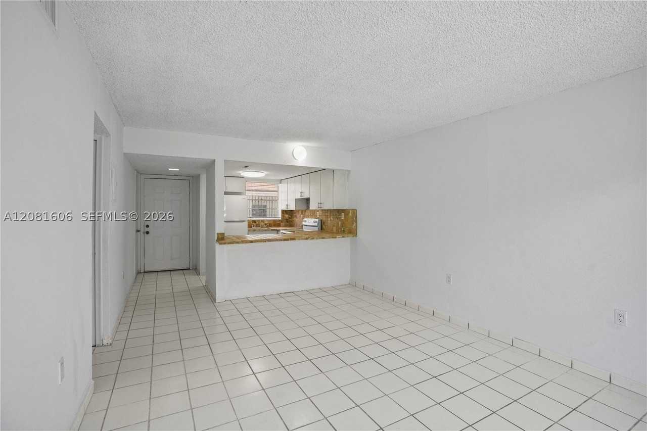 461 Sw 7th St #4 - Photo 2 of 9