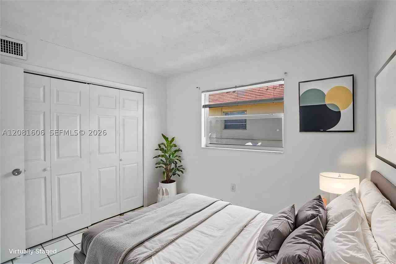 461 Sw 7th St #4 - Photo 3 of 9