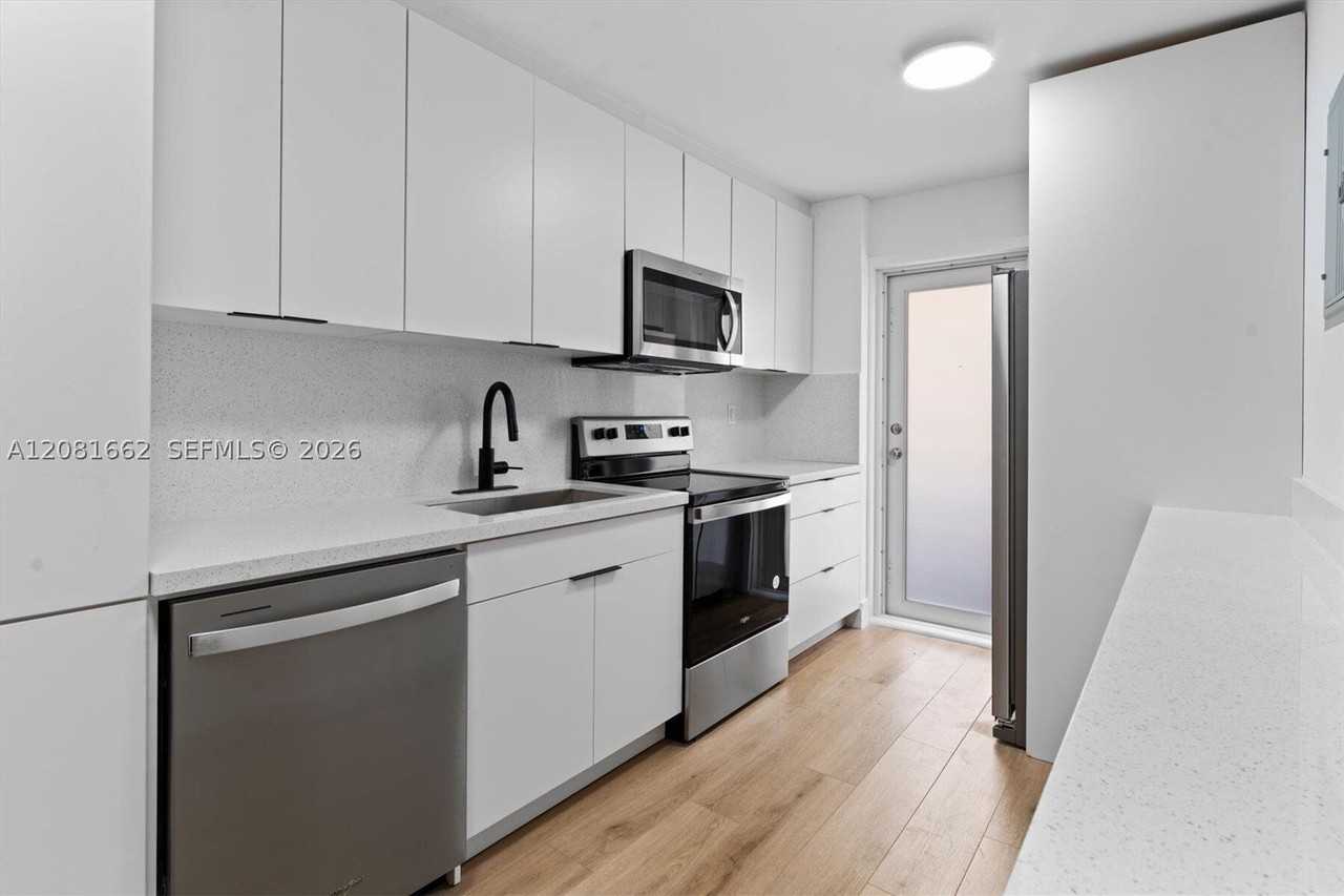 1620 West Ave #305 - Photo 3 of 32