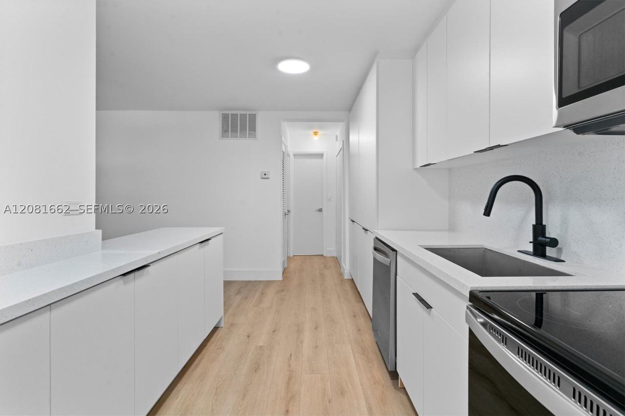 1620 West Ave #305 - Photo 4 of 32