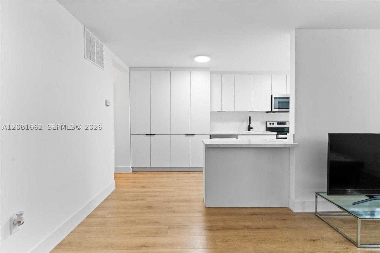 1620 West Ave #305 - Photo 5 of 32