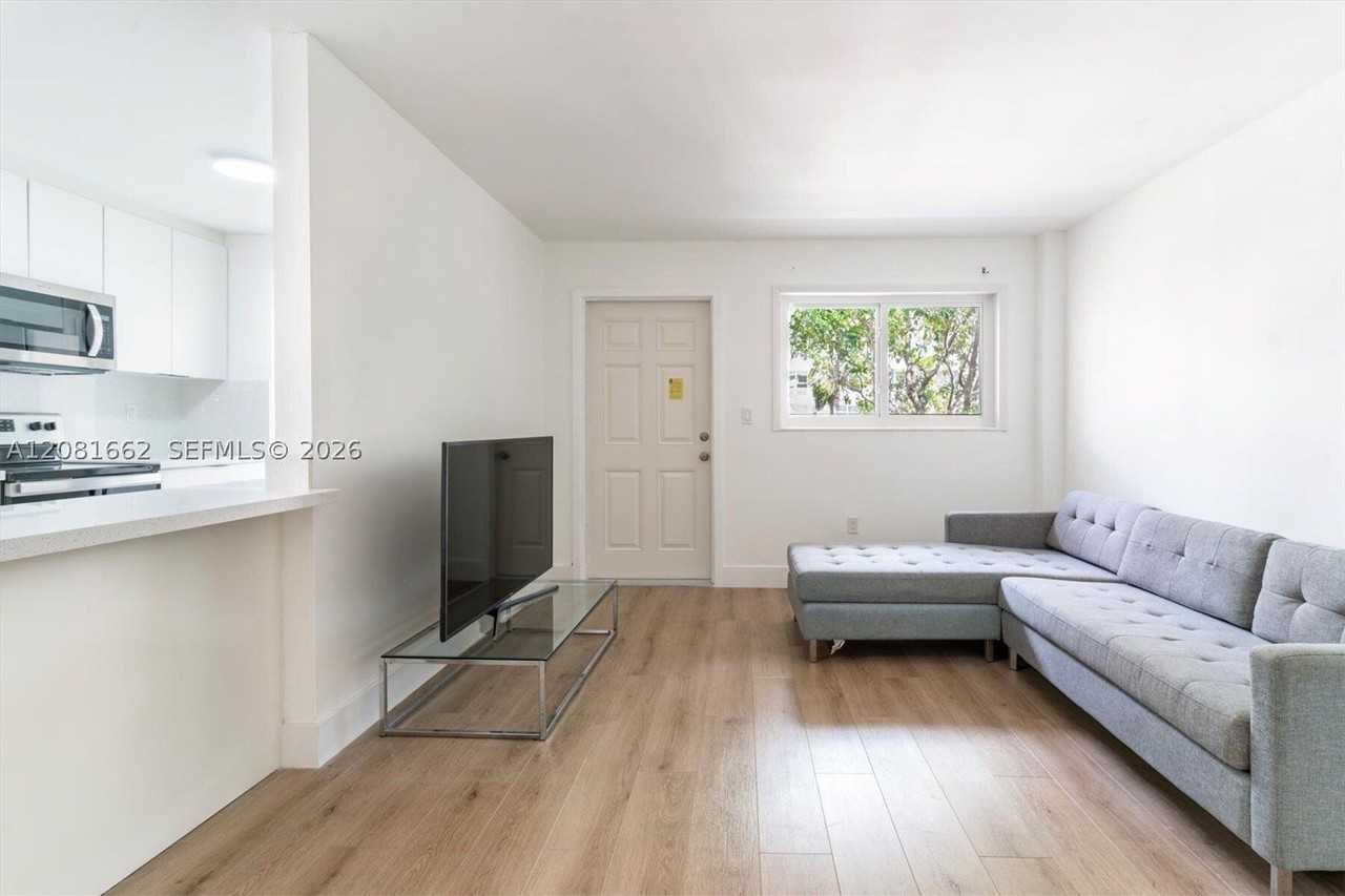1620 West Ave #305 - Photo 7 of 32