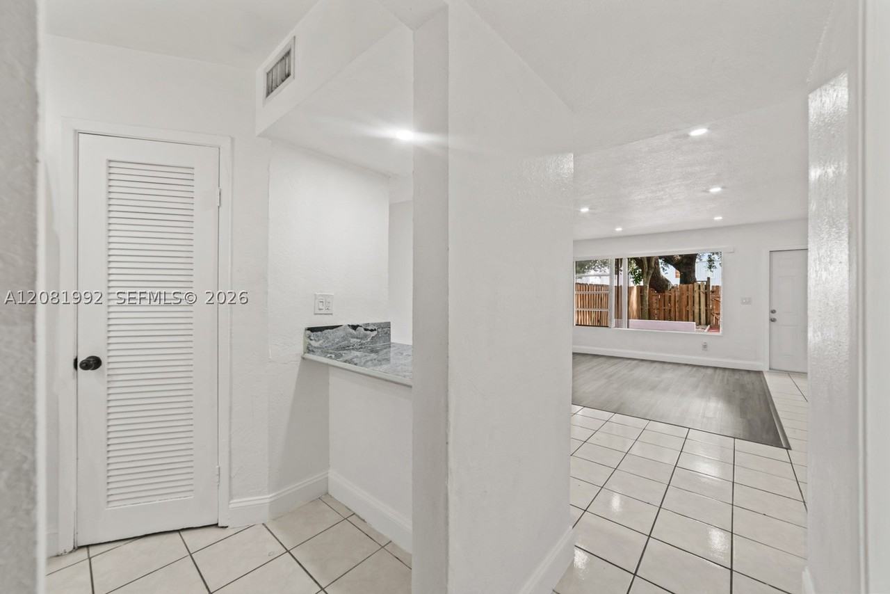 1710 Ne 142nd St #1710 - Photo 4 of 25