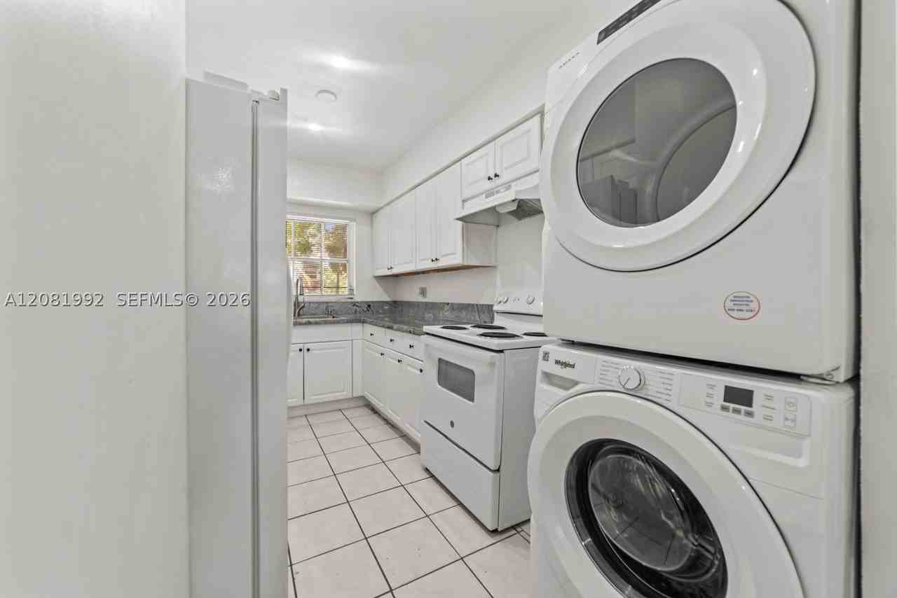 1710 Ne 142nd St #1710 - Photo 5 of 25