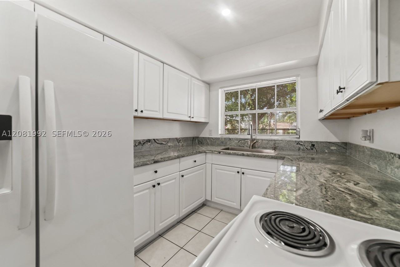 1710 Ne 142nd St #1710 - Photo 6 of 25