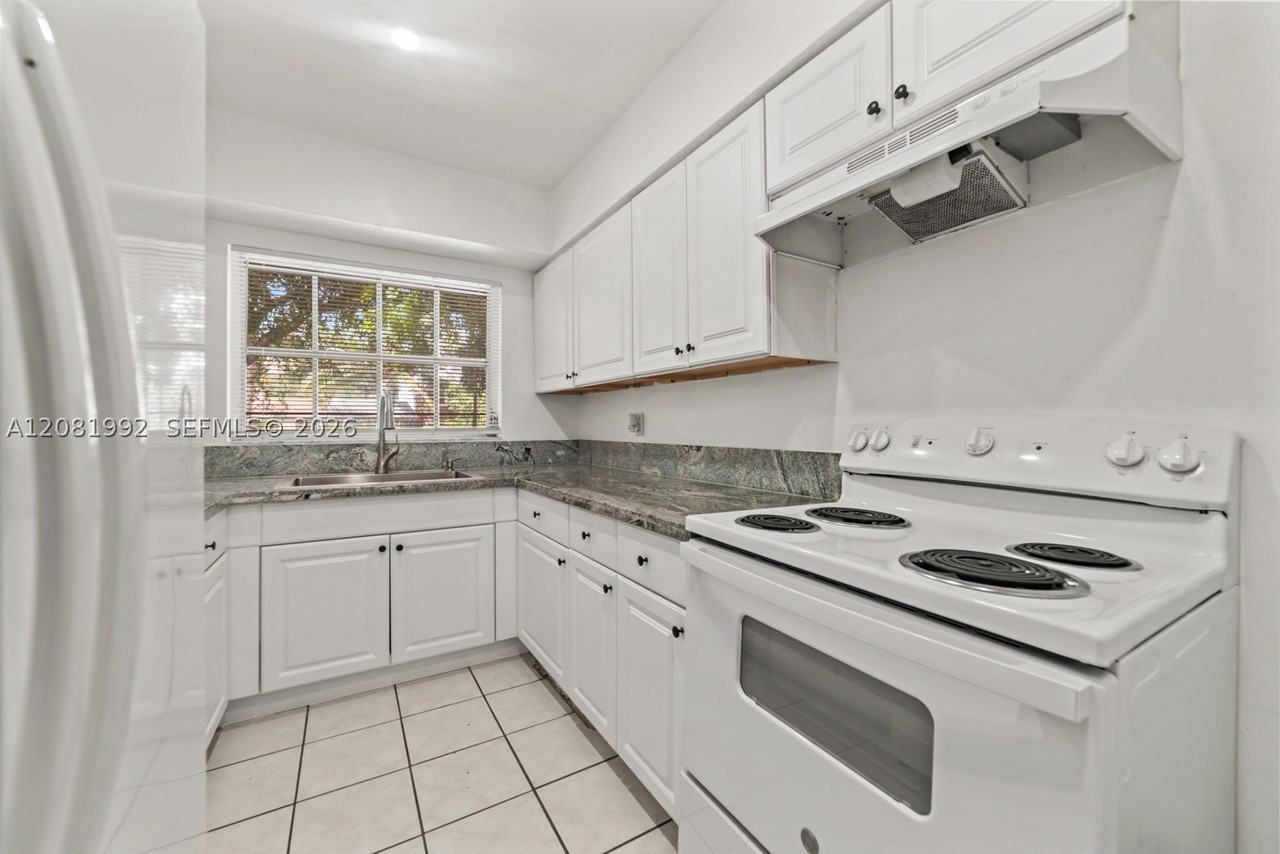 1710 Ne 142nd St #1710 - Photo 7 of 25