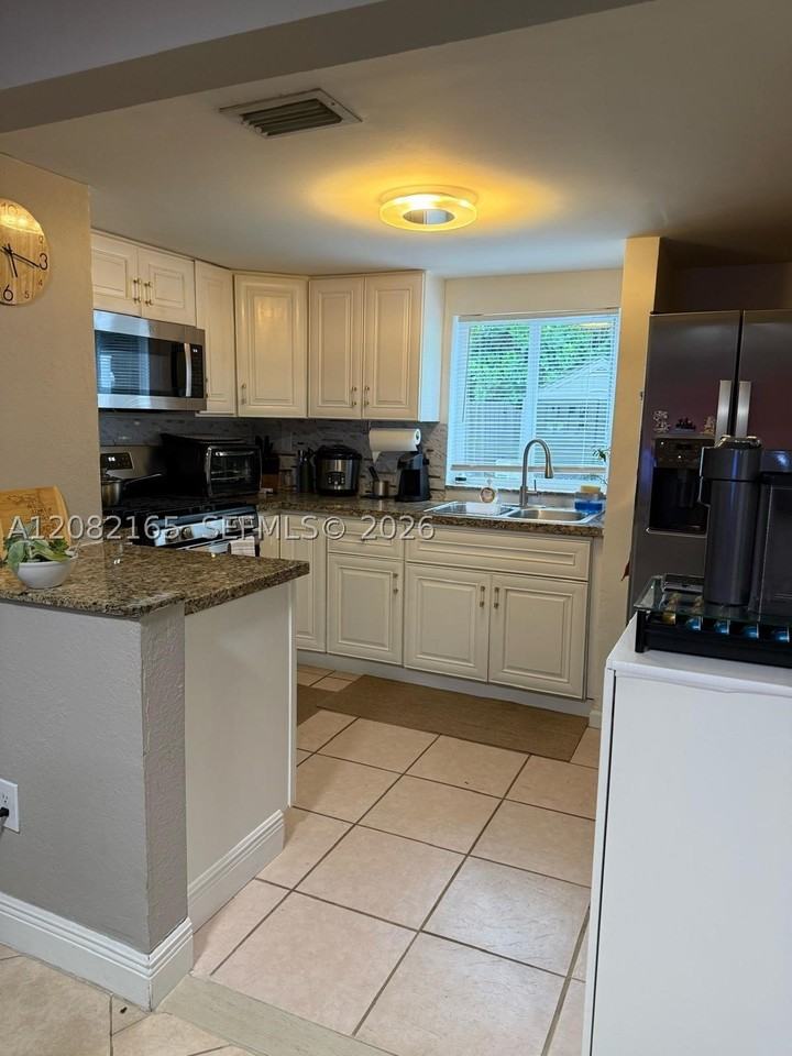 7002 Sw 114th Ave #7002 - Photo 2 of 6