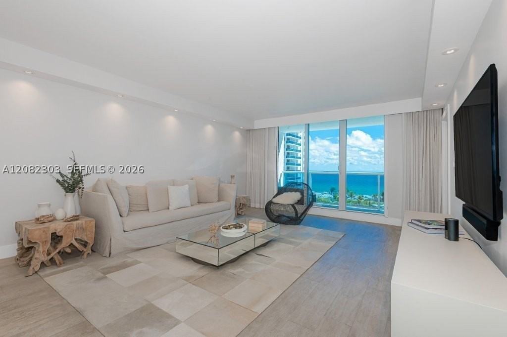 2301 Collins Ave #738 - Photo 4 of 27