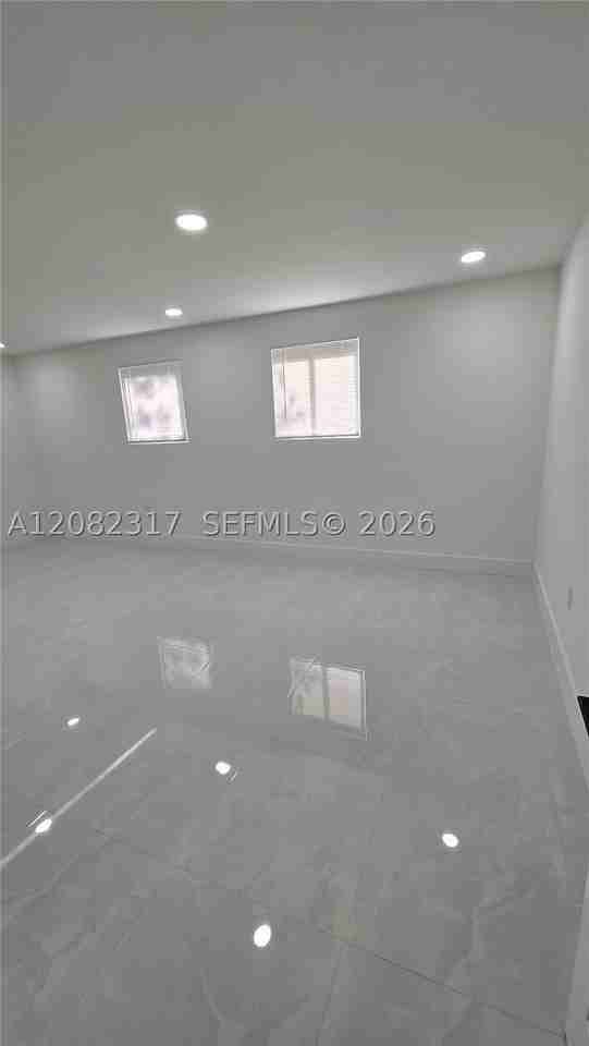 776 Nw 10th St - Photo 6 of 16