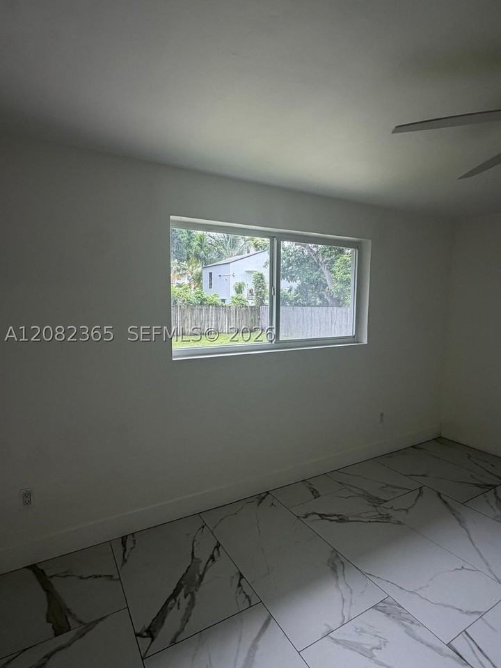 2542 Ne 182nd St #2542 - Photo 6 of 17