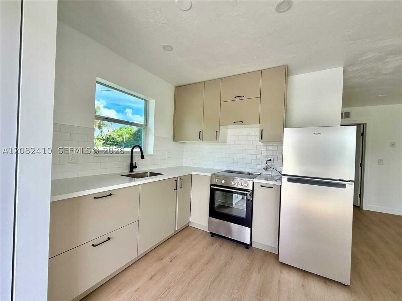 101 Sw 4th Ave #0 - Photo 2 of 11
