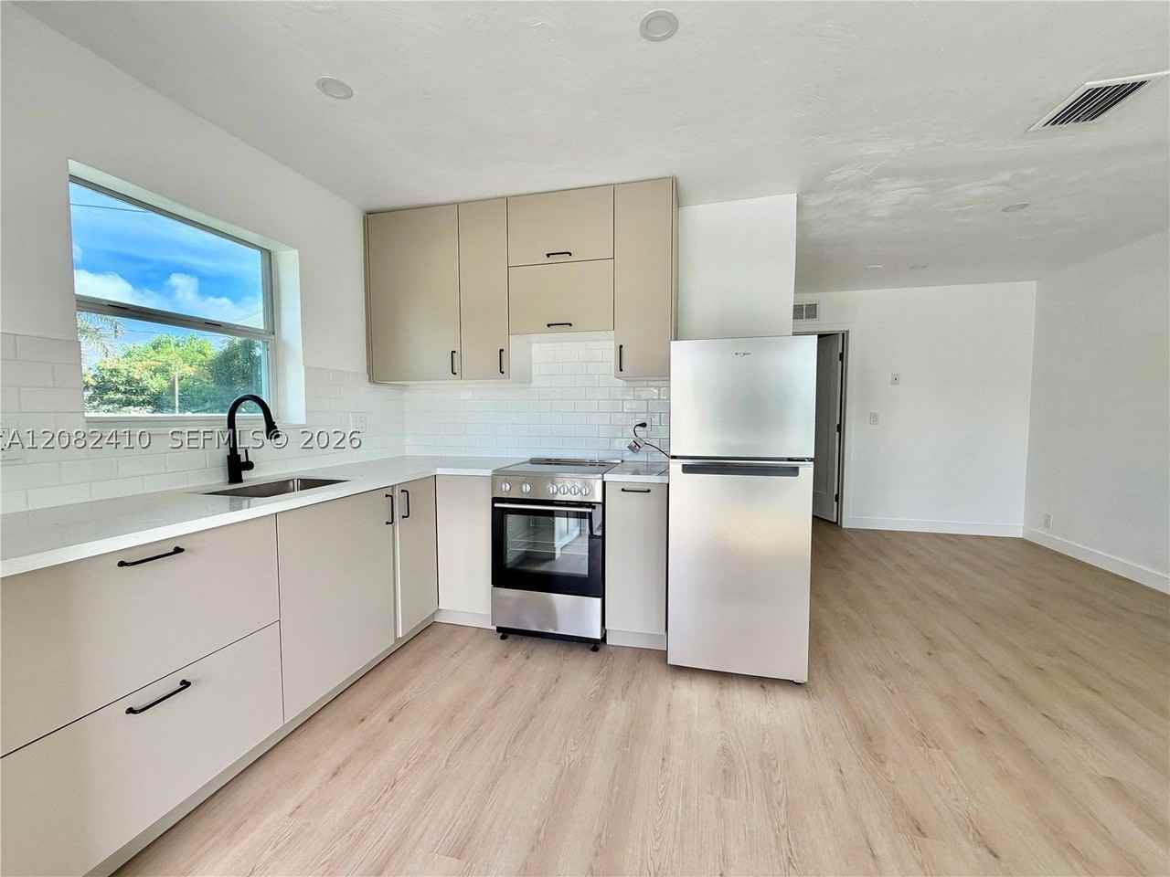 101 Sw 4th Ave #0 - Photo 3 of 11