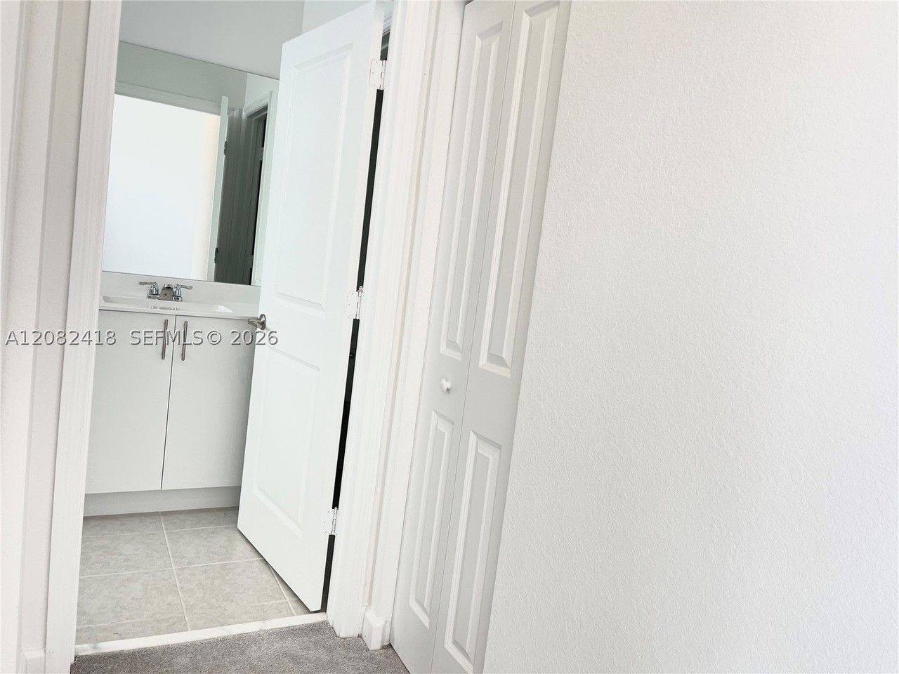 1427 Se 7th Ter - Photo 6 of 27