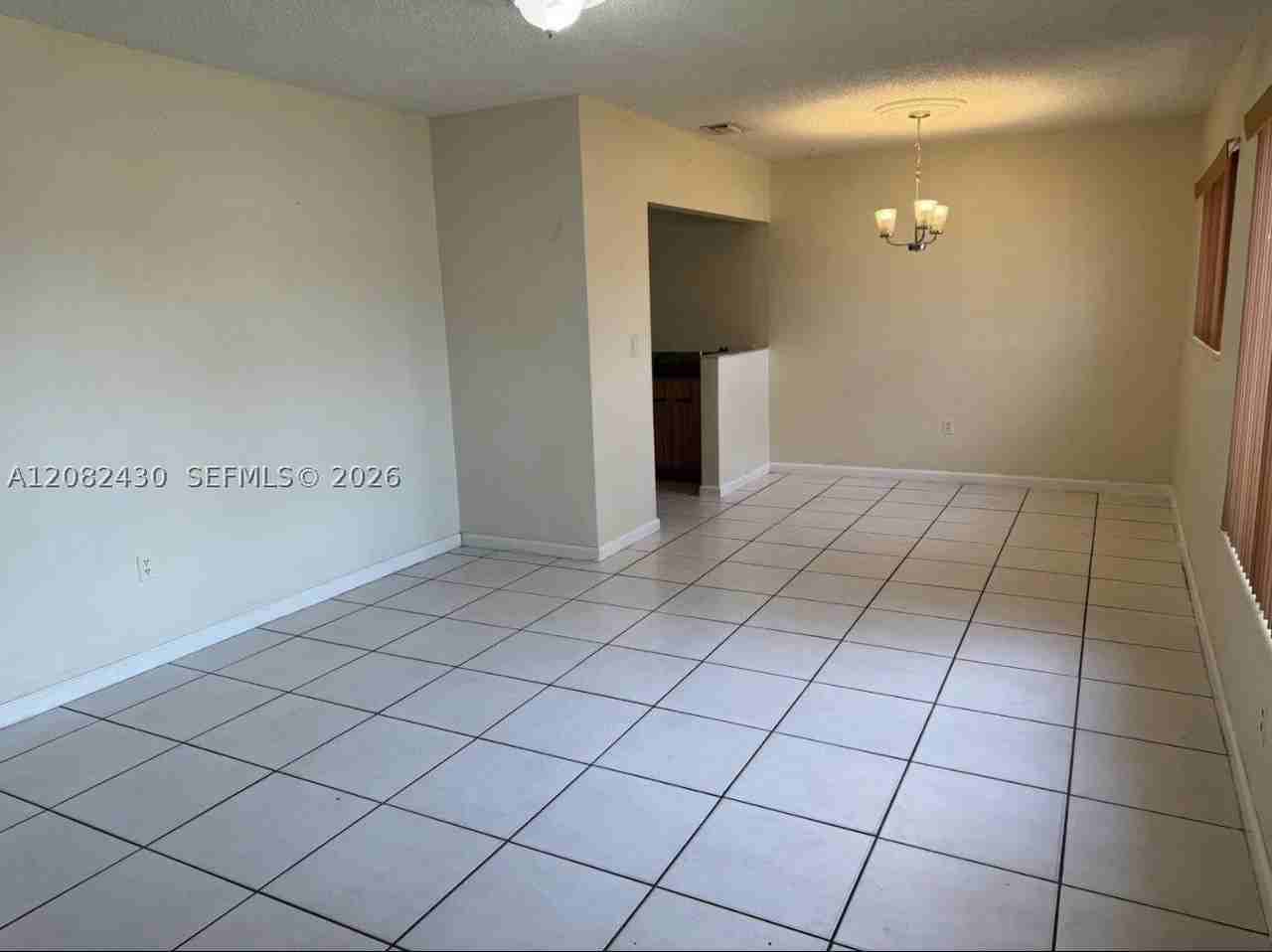 510 W 36th Pl - Photo 3 of 18